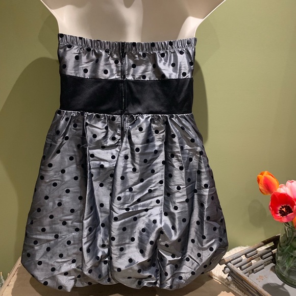 Cute Silver and Black short - Picture 3 of 6